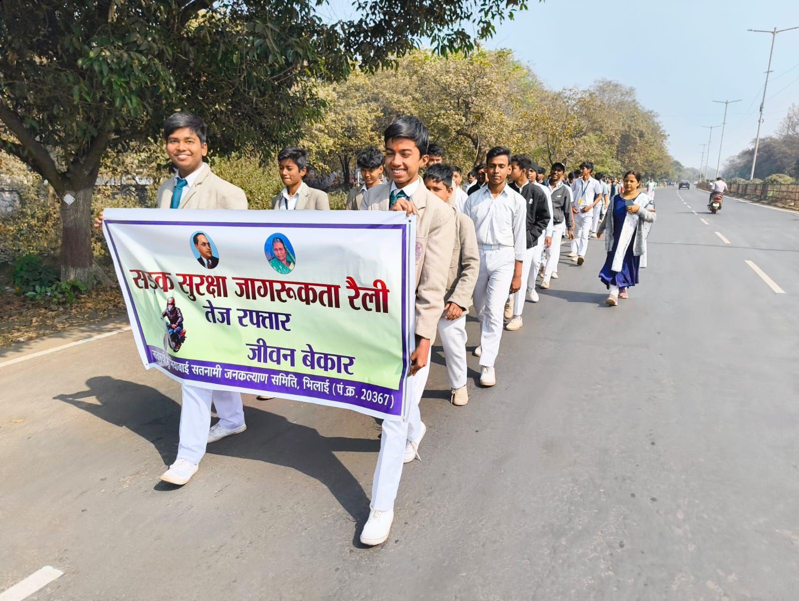 लापरवाहीपूर्वक सर्विस रोड में बस चलाते पाये जाने पर की गई कार्यवाही...