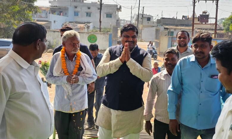 वार्डों में बनेंगे सीमेंटीकरण सड़क, विधायक गजेन्द्र यादव के पहल से मिली 99 लाख की स्वीकृति... 1 वार्डों में बनेंगे सीमेंटीकरण सड़क, विधायक गजेन्द्र यादव के पहल से मिली 99 लाख की स्वीकृति...