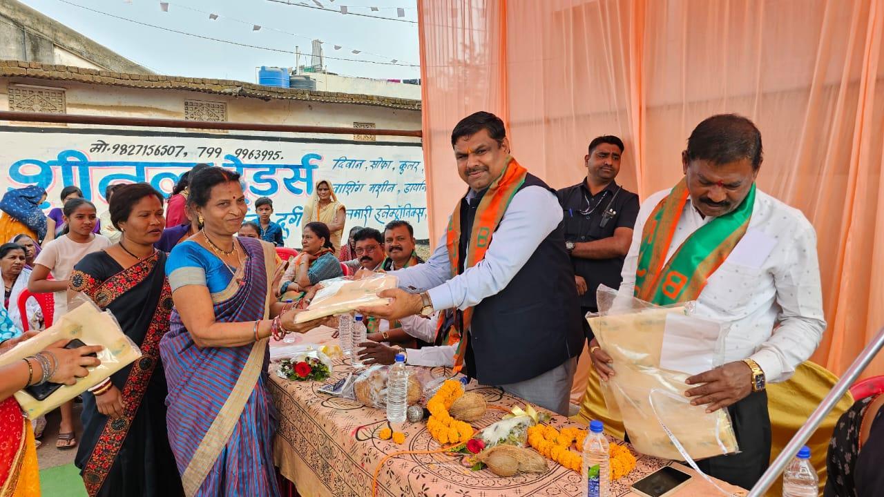 साकेत कॉलोनी में ₹2 करोड़ की राशि से होंगे विकास कार्य, विधायक गजेन्द्र यादव ने किया भूमिपूजन....