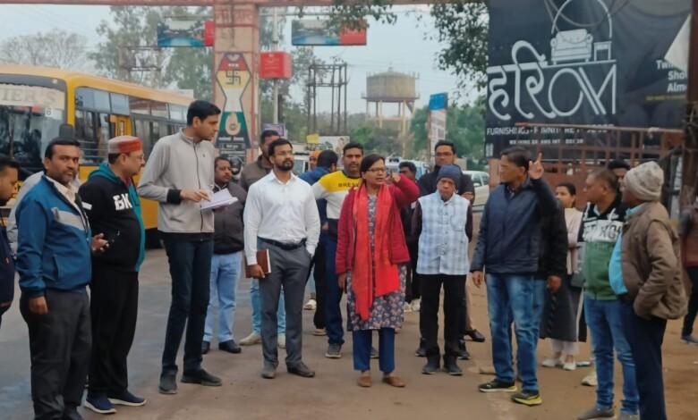 कलेक्टर व निगम प्रशासक ने सुबह शहर भ्रमण करके निर्माण कार्यो व साफ सफाई व्यवस्था का लिया जायजा 5 कलेक्टर व निगम प्रशासक ने सुबह शहर भ्रमण करके निर्माण कार्यो व साफ सफाई व्यवस्था का लिया जायजा