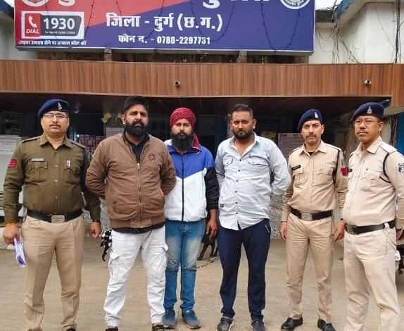 शराब पीने के नाम पर पैसा माॅग करने वाले तीन आरोपी गिरफ्तार.... 1 शराब पीने के नाम पर पैसा माॅग करने वाले तीन आरोपी गिरफ्तार....