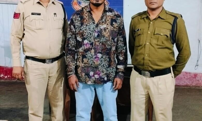 03 साल पहले हुई सड़क दुर्घटना का आरोपी महासमुंद से गिरफ्तार... 1 03 साल पहले हुई सड़क दुर्घटना का आरोपी महासमुंद से गिरफ्तार...