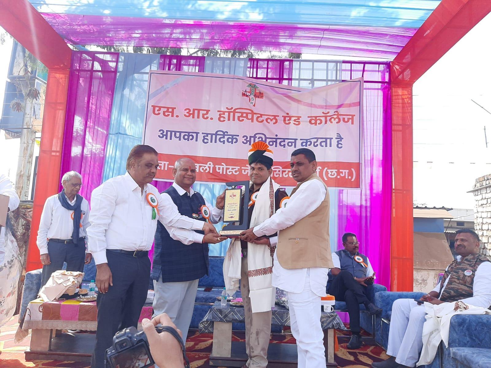 एसआर हॉस्पिटल एण्ड कॉलेज में हर्षोल्लास से मनाया गया देश का गणतंत्र दिवस...