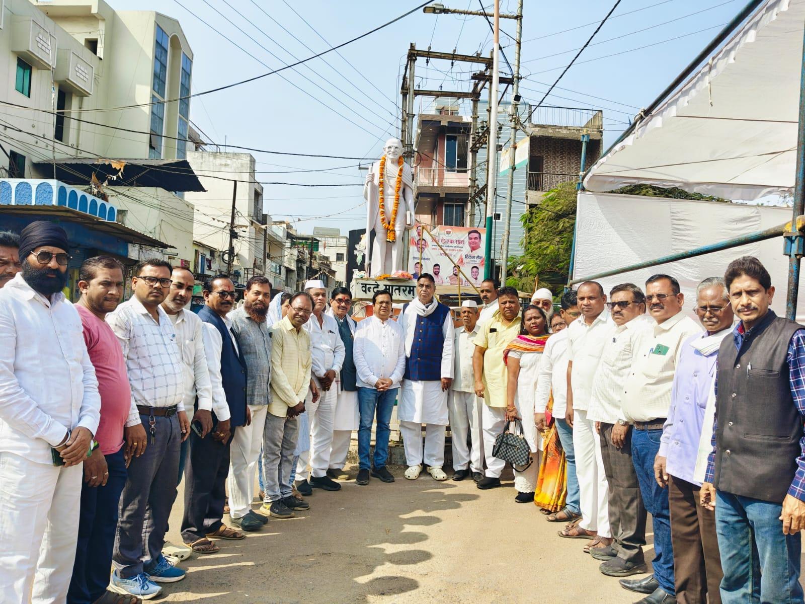 भिलाई में शहीद दिवस पर महात्मा गांधी को श्रद्धांजलि, सैकड़ों कार्यकर्ताओं ने लिया हिस्सा...
