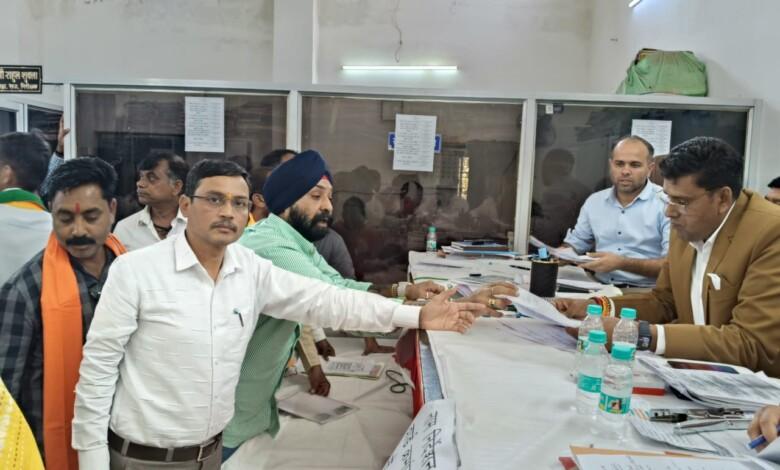राजेन्द्र कुमार पाध्ये और अरविंदर सिंह खुराना ने कहा अमलेश्वर में भाजपा रचेगी जीत का इतिहास... 1 राजेन्द्र कुमार पाध्ये और अरविंदर सिंह खुराना ने कहा अमलेश्वर में भाजपा रचेगी जीत का इतिहास...