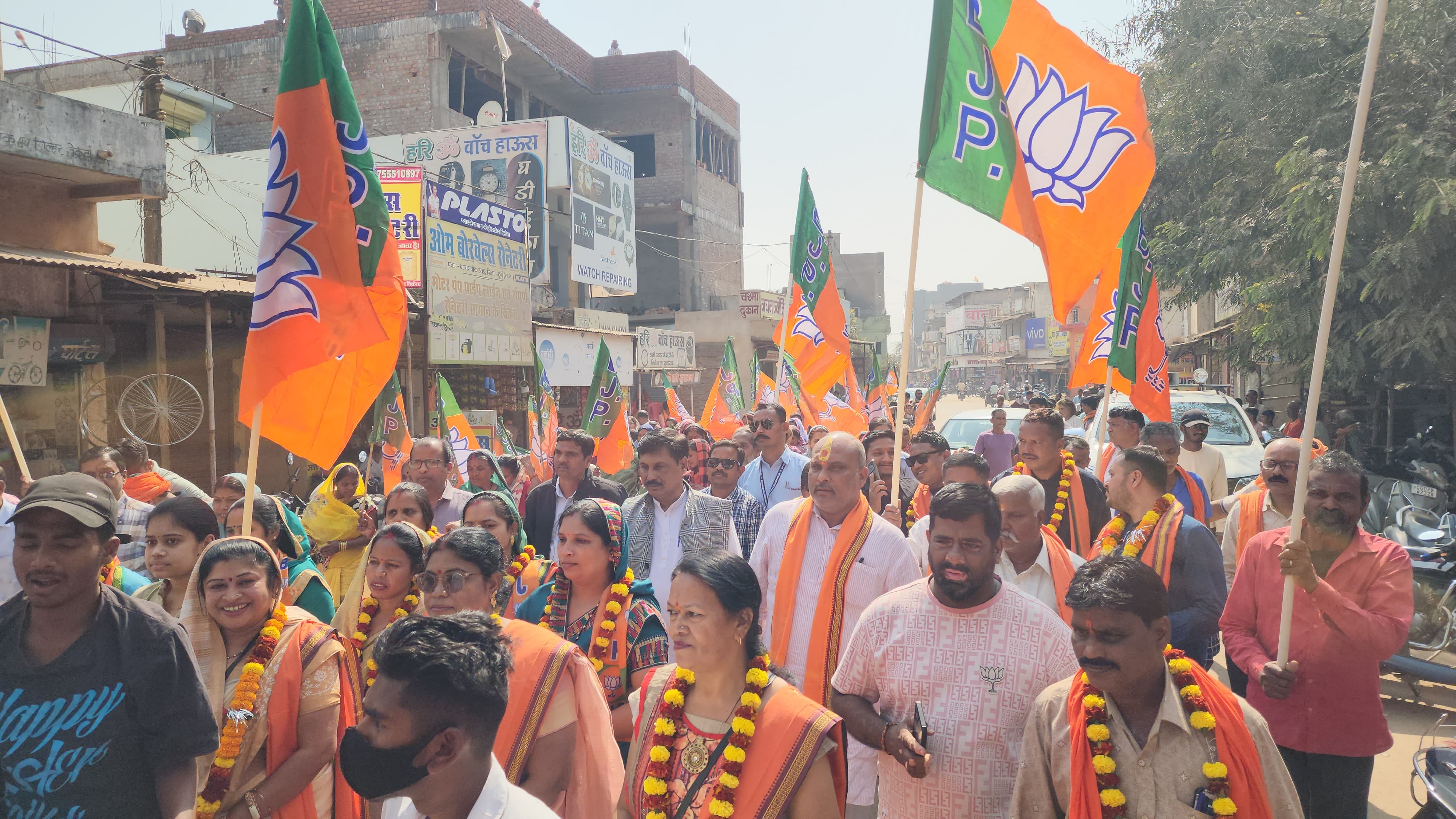 उतई नगर पंचायत अध्यक्ष व पार्षद के नामांकन दाखिला में पहुंचे दुर्ग ग्रामीण विधायक ललित चंद्राकर...