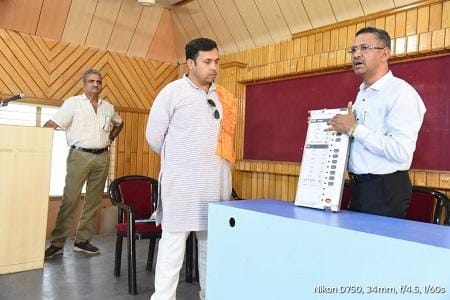 नगरीय निकाय निर्वाचन 2025: ईव्हीएम मशीन से किया जाएगा महापौर एवं पार्षदों का निर्वाचन.... 5 नगरीय निकाय निर्वाचन 2025: ईव्हीएम मशीन से किया जाएगा महापौर एवं पार्षदों का निर्वाचन....