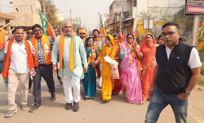 दुर्ग ग्रामीण विधायक ने उतई नगर में जन संपर्क कर भारतीय जनता पार्टी के प्रत्याशी के पक्ष में मांगा जन आशीर्वाद... 1 दुर्ग ग्रामीण विधायक ने उतई नगर में जन संपर्क कर भारतीय जनता पार्टी के प्रत्याशी के पक्ष में मांगा जन आशीर्वाद...