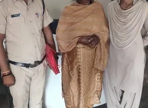 फर्जी दस्तावेजों से एक ही जमीन को 7 बार बेचने वाला गिरोह गिरफ्तार! स्मृतिनगर पुलिस का बड़ा खुलासा.... 2 फर्जी दस्तावेजों से एक ही जमीन को 7 बार बेचने वाला गिरोह गिरफ्तार! स्मृतिनगर पुलिस का बड़ा खुलासा....