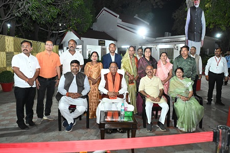 विधायक गजेन्द्र संग नवनिर्वाचित महापौर और पार्षदो ने की मुख्यमंत्री से मुलाकात.... 1 विधायक गजेन्द्र संग नवनिर्वाचित महापौर और पार्षदो ने की मुख्यमंत्री से मुलाकात....