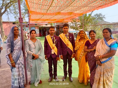 नवविवाहित जोड़े की मिसाल: पहले किया मतदान, फिर गृह प्रवेश.... 1 नवविवाहित जोड़े की मिसाल: पहले किया मतदान, फिर गृह प्रवेश....