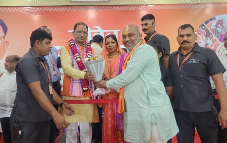 दुर्ग ग्रामीण विधायक ललित चंद्राकर ने मुख्यमंत्री को जन्म दिन की हार्दिक शुभकामनाएं दी... 1 दुर्ग ग्रामीण विधायक ललित चंद्राकर ने मुख्यमंत्री को जन्म दिन की हार्दिक शुभकामनाएं दी...