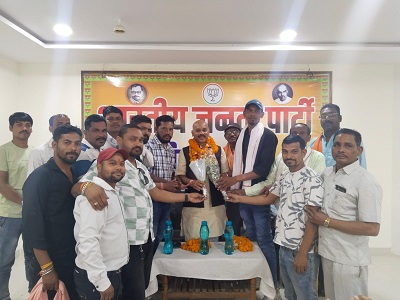 भाजपा के रीति- नीति एवं मुख्यमंत्री विष्णु देव साय के सुशासन से प्रभावित होकर ग्राम रसमडा एवं गनियारी के सरपंच एवं पंच ने भाजपा प्रवेश किया 3 भाजपा के रीति- नीति एवं मुख्यमंत्री विष्णु देव साय के सुशासन से प्रभावित होकर ग्राम रसमडा एवं गनियारी के सरपंच एवं पंच ने भाजपा प्रवेश किया