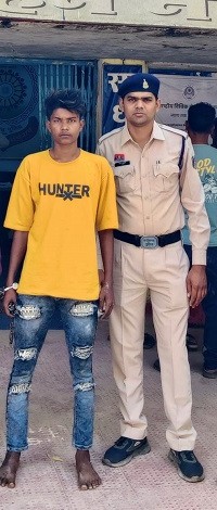 आम स्थान पर चाकू लेकर लोगों को भयभीत करने वाले आरोपी को किया गिरफ्तार.... 1 आम स्थान पर चाकू लेकर लोगों को भयभीत करने वाले आरोपी को किया गिरफ्तार....
