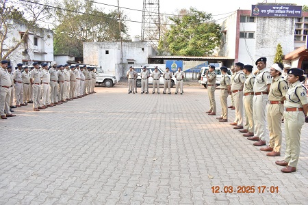 होली त्यौहार के मद्देनजर पुलिस का फ्लैग मार्च.....