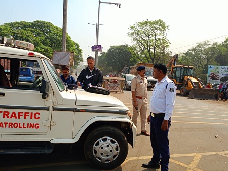 बोरिया गेट मार्ग में बाधा उत्पन्न करने वाले भारी वाहनो पर की गई कार्यवाही.....