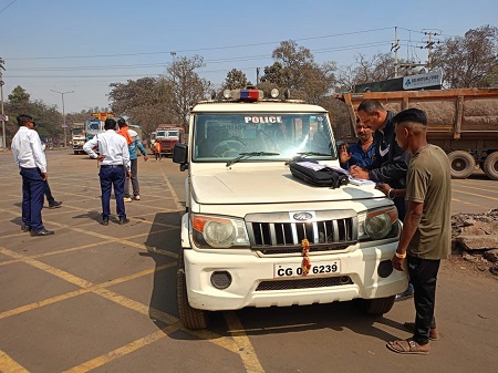 बोरिया गेट मार्ग में बाधा उत्पन्न करने वाले भारी वाहनो पर की गई कार्यवाही.....