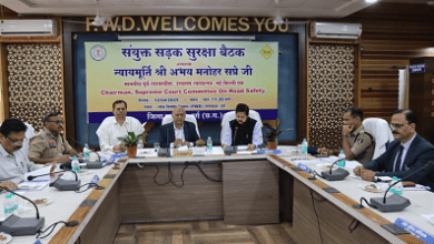 न्यायमूर्ति अभय मनोहर स्प्रे, अध्यक्ष सुप्रीम कोर्ट ऑन रोड सेफ्टी के द्वारा दुर्ग जिले की संयुक्त सडक सुरक्षा समीक्षा बैठक ली गई...