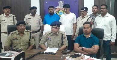 दिल्ली पुलिस और CBI अधिकारी बनकर महिला से की थी करोड़ों की ठगी...