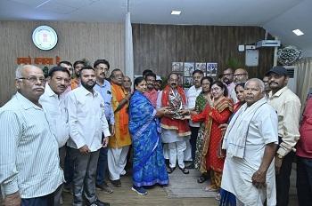 सेवानिवृत्त अधिकारी/कर्मचारियो एवं युनियन के पदाधिकारियों ने मुख्यमंत्री, उपमुख्यमंत्री एवं स्थानीय विधायक का जताया आभार... 1 सेवानिवृत्त अधिकारी/कर्मचारियो एवं युनियन के पदाधिकारियों ने मुख्यमंत्री, उपमुख्यमंत्री एवं स्थानीय विधायक का जताया आभार...