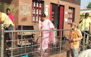 महापौर अलका बाघमार ने साफ सफाई की स्वय संभाली कमान...