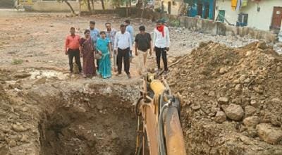 शक्ति नगर में फूटे पाईप लाईन सुधार कार्य जारी, जलगृह प्रभारी ने पार्षदों के साथ किया कार्य स्थल का निरीक्षण...