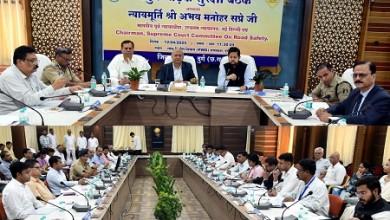 वाहन चालकों के लिए हेलमेट, सीटबेल्ट के उपयोग व लायसेंस एवं बीमा होना जरूरी- न्यायमूर्ति अभय मनोहर सप्रे