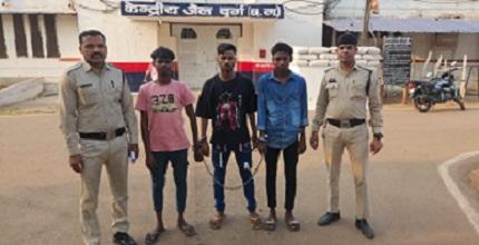 मोबाइल स्नैचिंग केस में पुलिस को बड़ी सफलता, 24 घंटे में तीन आरोपी गिरफ्तार.. 1 मोबाइल स्नैचिंग केस में पुलिस को बड़ी सफलता, 24 घंटे में तीन आरोपी गिरफ्तार..