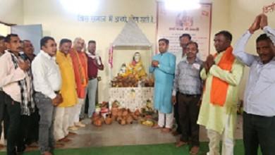 मैत्री कुंज प्रगतिनगर, सत्यम चौक नेवई बस्ती कातरो में स्थानीय साहू समाज द्वारा भक्त माता कर्मा जयंती कार्यक्रम में सम्मिलित हुए विधायक ललित चंद्राकर...
