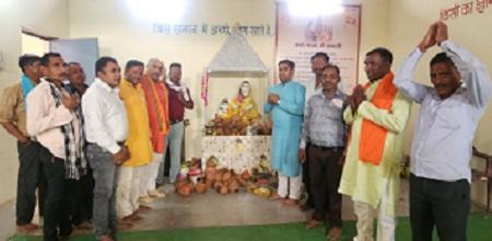 मैत्री कुंज प्रगतिनगर, सत्यम चौक नेवई बस्ती कातरो में स्थानीय साहू समाज द्वारा भक्त माता कर्मा जयंती कार्यक्रम में सम्मिलित हुए विधायक ललित चंद्राकर... 1 मैत्री कुंज प्रगतिनगर, सत्यम चौक नेवई बस्ती कातरो में स्थानीय साहू समाज द्वारा भक्त माता कर्मा जयंती कार्यक्रम में सम्मिलित हुए विधायक ललित चंद्राकर...