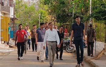 आयुक्त ने सफाई व्यवस्था का निरीक्षण करने पहुँचे, नागरिकों से अपील की कि वे घरों और आसपास के क्षेत्रों को साफ-सुथरा रखें...