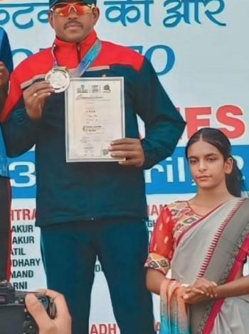 नई दिल्ली में जी कामेश्वर ने जीता एक रजत व एक कांस्य पदक... 1 नई दिल्ली में जी कामेश्वर ने जीता एक रजत व एक कांस्य पदक...