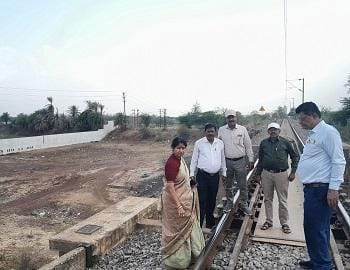 ठगड़ा बांध का निरीक्षण करने पहुँची महापौर अलका बाघमार, अधिकारियों के साथ वर्षा जल संचयन हेतु बनाई गई रणनीति...