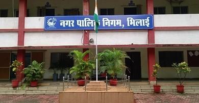 कार्य में लापरवाही बरतने के कारण दो सफाई कर्मचारी हुए निलंबित
