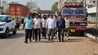 विधायक गजेन्द्र यादव का जनसंपर्क, धमधा रोड में बनेगा सड़क और नाली...