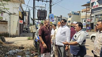 विधायक गजेन्द्र यादव की पहल- दादाबाड़ी से स्टेशन रोड का बंद मार्ग पुनः शुरू होगा... 1 विधायक गजेन्द्र यादव की पहल- दादाबाड़ी से स्टेशन रोड का बंद मार्ग पुनः शुरू होगा...