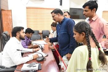 शिक्षा के अधिकार अधिनियम के तहत स्कूल में प्रवेश दिलाने अभिभावक ने जनदर्शन में लगाई गुहार... 1 शिक्षा के अधिकार अधिनियम के तहत स्कूल में प्रवेश दिलाने अभिभावक ने जनदर्शन में लगाई गुहार...