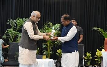 हार्टफुलनेस योगाश्रम पहुंचे मुख्यमंत्री विष्णु देव साय, योगगुरु से किया मुलाकात...