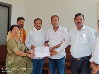 स्पैरो के टैक्स संबंधी शिकायतों का हुआ निराकरण, महापौर द्वारा 30 पीड़ित करदाताओं को लौटाए राशि... 1 स्पैरो के टैक्स संबंधी शिकायतों का हुआ निराकरण, महापौर द्वारा 30 पीड़ित करदाताओं को लौटाए राशि...