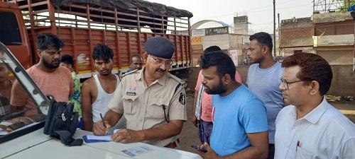 सड़क के किनारे खड़े पुराने कंडम वाहनों को नहीं हटाने वालो पर अपराध कायम होगा, उन्हे मिलेगी सजा... 1 सड़क के किनारे खड़े पुराने कंडम वाहनों को नहीं हटाने वालो पर अपराध कायम होगा, उन्हे मिलेगी सजा...