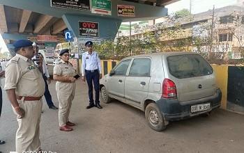 वरिष्ठ पुलिस अधीक्षक दुर्ग के निर्देश पर यातायात पुलिस दुर्ग द्वारा नो पार्किंग में खड़ी वाहनों पर की जा रही हैँ अभियान कार्यवाही...