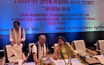 राज्यों में उर्वरकों की उपलब्धता और किसानों के हित में हो रहा है ठोस कार्य: सांसद बृजमोहन अग्रवाल