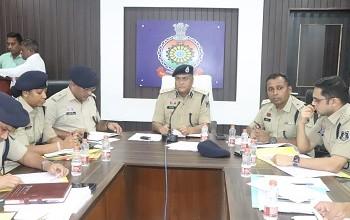 वरिष्ठ पुलिस अधीक्षक ने ली क्राईम मीटिंग, जिले के थाना/चौकी प्रभारियों को दिए प्रकरणों के समय पर निराकरण के निर्देश...