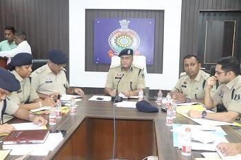 वरिष्ठ पुलिस अधीक्षक ने ली क्राईम मीटिंग, जिले के थाना/चौकी प्रभारियों को दिए प्रकरणों के समय पर निराकरण के निर्देश... 1 वरिष्ठ पुलिस अधीक्षक ने ली क्राईम मीटिंग, जिले के थाना/चौकी प्रभारियों को दिए प्रकरणों के समय पर निराकरण के निर्देश...