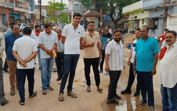 कमिश्नर ने स्वास्थ्य प्रभारी व पार्षद समेत निगम अफसरों के साथ राजीव नगर में सफाई व्यवस्था देखी...