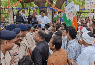 दुर्ग में कांग्रेस का जंगी प्रदर्शन: मनरेगा में रोजगार की बहाली की मांग को लेकर कलेक्टोरेट का घेराव.. 1 दुर्ग में कांग्रेस का जंगी प्रदर्शन: मनरेगा में रोजगार की बहाली की मांग को लेकर कलेक्टोरेट का घेराव..