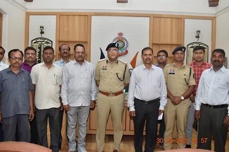 पुलिस विभाग से सेवानिवृत्त हो रहे अधिकारी/कर्मचारियों का सम्मान/विदाई समारोह... 1 पुलिस विभाग से सेवानिवृत्त हो रहे अधिकारी/कर्मचारियों का सम्मान/विदाई समारोह...