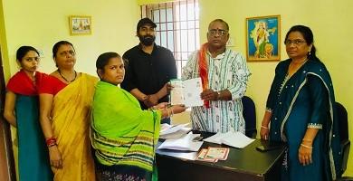 मजदूर दिवस पर आश्रय स्थल में निवासरत मजदूरों का बनाया गया मजदूर एवं राशनकार्ड....
