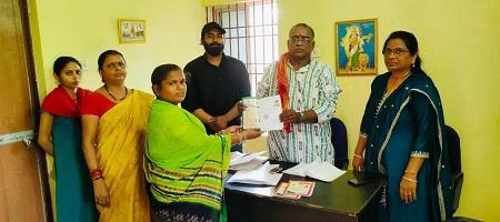 मजदूर दिवस पर आश्रय स्थल में निवासरत मजदूरों का बनाया गया मजदूर एवं राशनकार्ड.... 1 मजदूर दिवस पर आश्रय स्थल में निवासरत मजदूरों का बनाया गया मजदूर एवं राशनकार्ड....