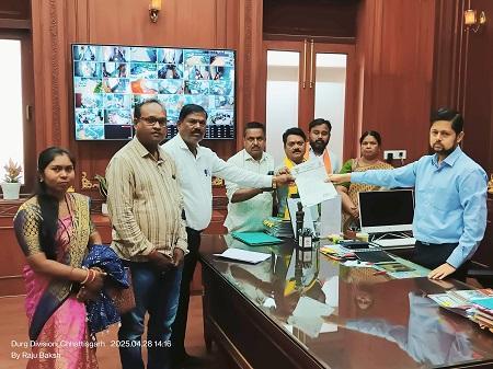 निगम एमआइसी/पार्षदो ने कलेक्टर से मुलाकात कर निगम क्षेत्र शासकीय भूमि की जानकारी सहित अवैध अतिक्रमण हटाने व रोकथाम जैसे मुद्दों पर की चर्चा.... 1 निगम एमआइसी/पार्षदो ने कलेक्टर से मुलाकात कर निगम क्षेत्र शासकीय भूमि की जानकारी सहित अवैध अतिक्रमण हटाने व रोकथाम जैसे मुद्दों पर की चर्चा....